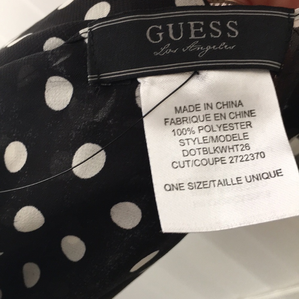 Guess Scarf - Picture 3 of 3